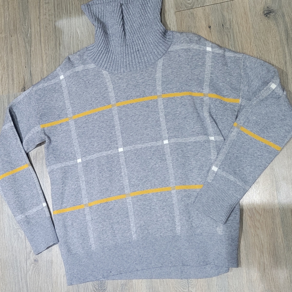Tahari Gray and Yellow Turtleneck Sweater